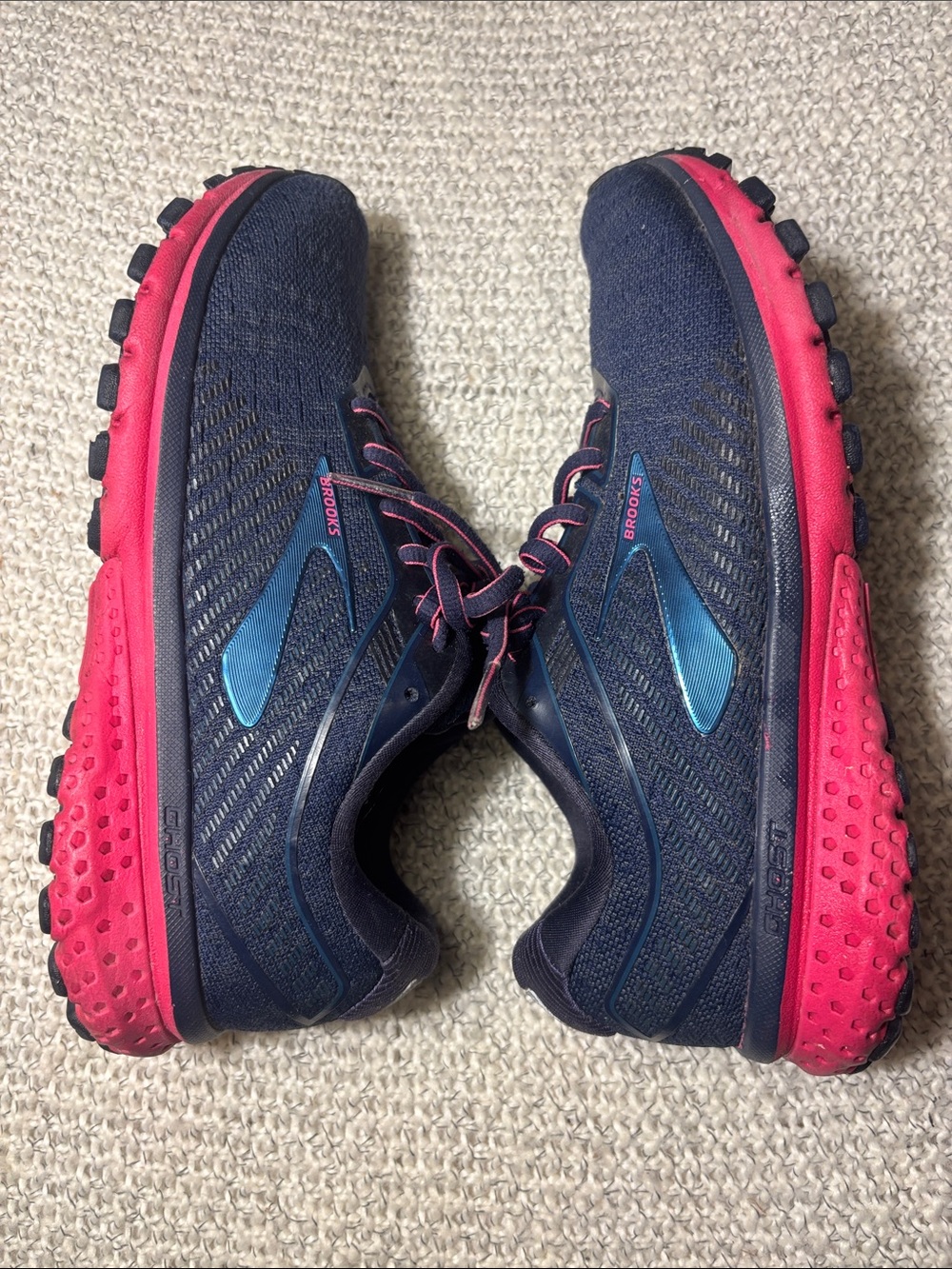 Brooks Ghost 12 Women's Running
Shoes - Navy Blue / Pink - Size 8 - Picture 4 of 8